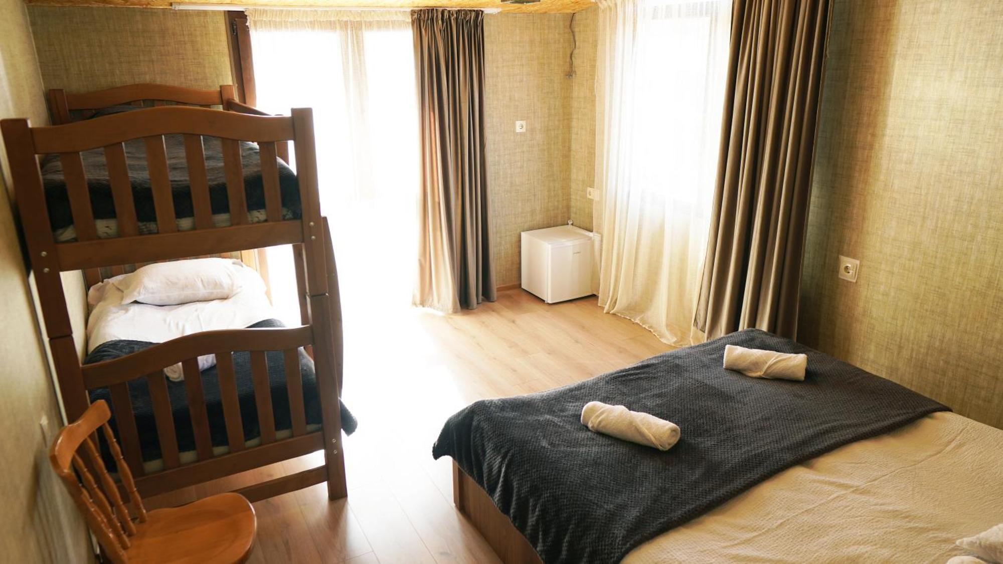 Archil And Nino Gigauri Guest House Kazbegi Exterior foto