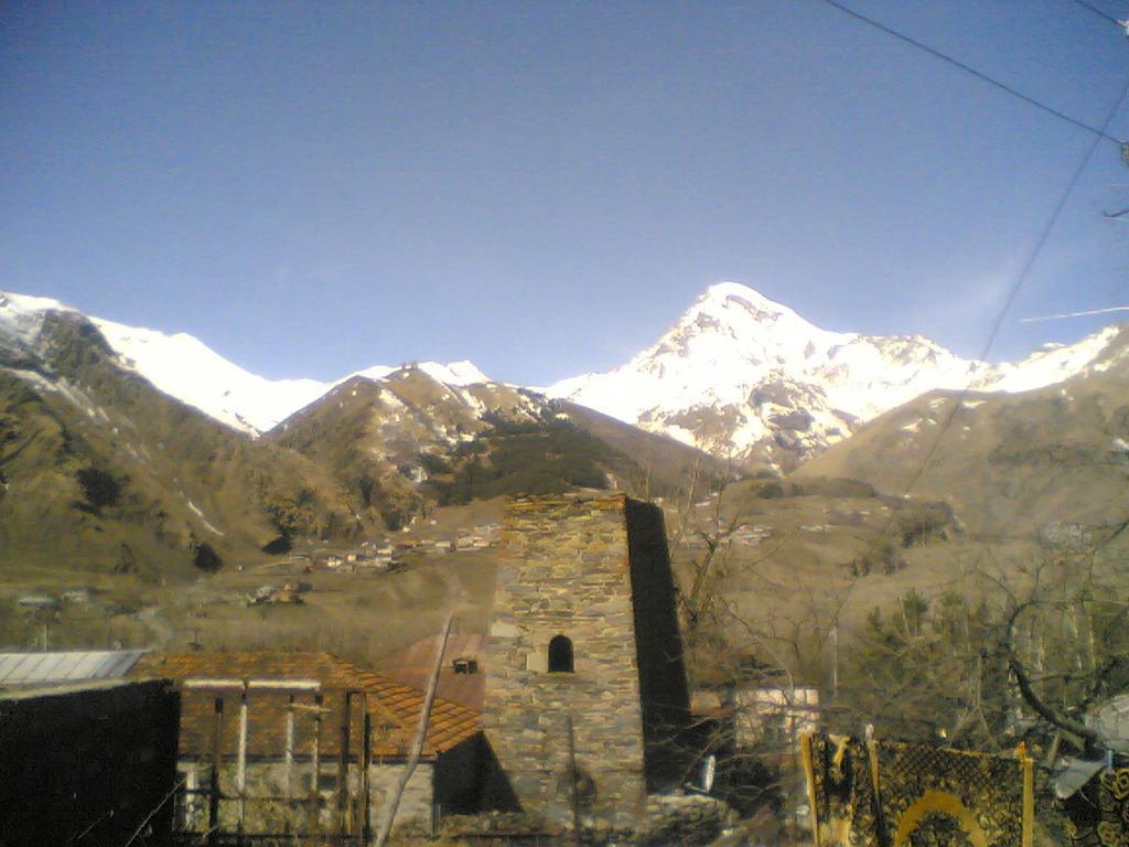 Archil And Nino Gigauri Guest House Kazbegi Exterior foto
