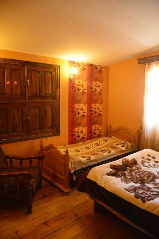 Archil And Nino Gigauri Guest House Kazbegi Exterior foto